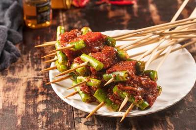 如何高效联系“签签牛风味串串香”的品牌管理方